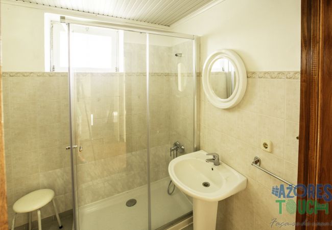 Quarto em Lajes - Hospedaria Casa D'Avó Quarto 3 - Twin Quarto em Lajes - Hospedaria Casa D'Avó Quarto 3 - Twin