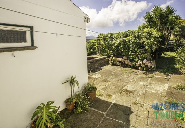 Quarto em Lajes - Hospedaria Casa D'Avó Quarto 3 - Twin Quarto em Lajes - Hospedaria Casa D'Avó Quarto 3 - Twin