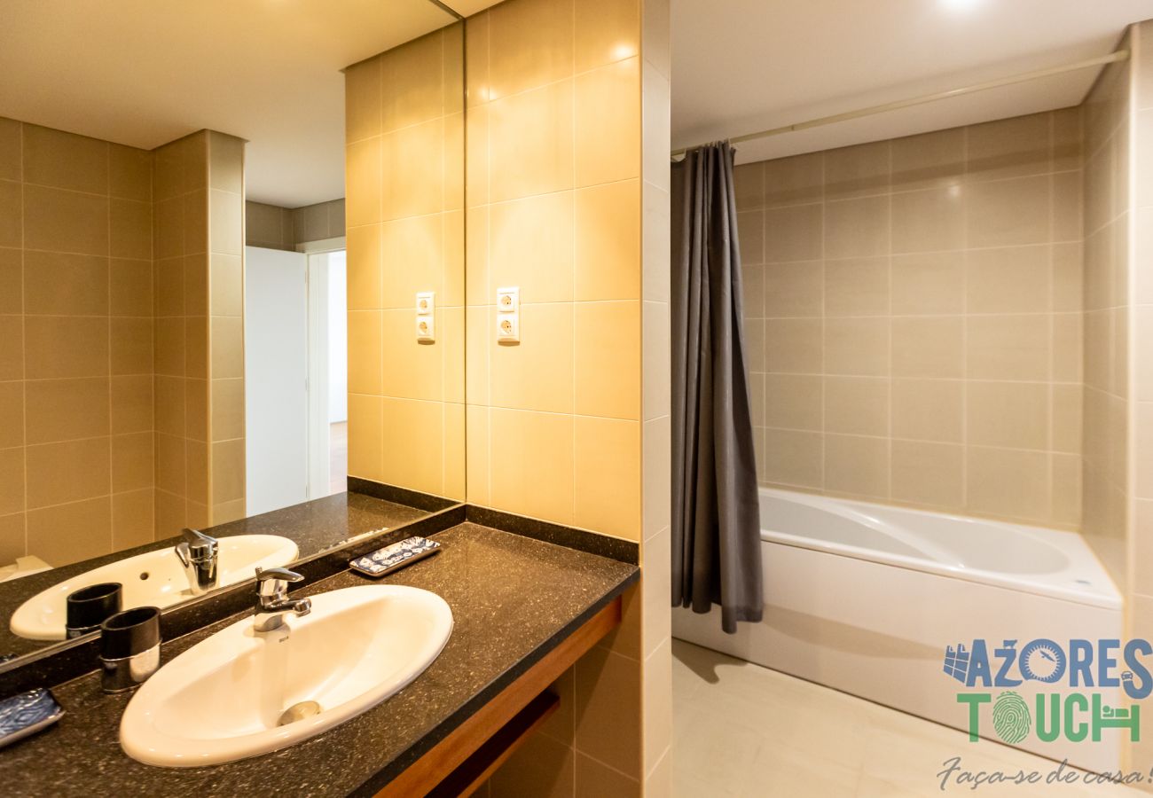 Apartamento em São Mateus da Calheta - Quinta do Mar - Watch The Sun Rise Over The Ocean Apartamento em São Mateus da Calheta - Quinta do Mar - Watch The Sun Rise Over The Ocean