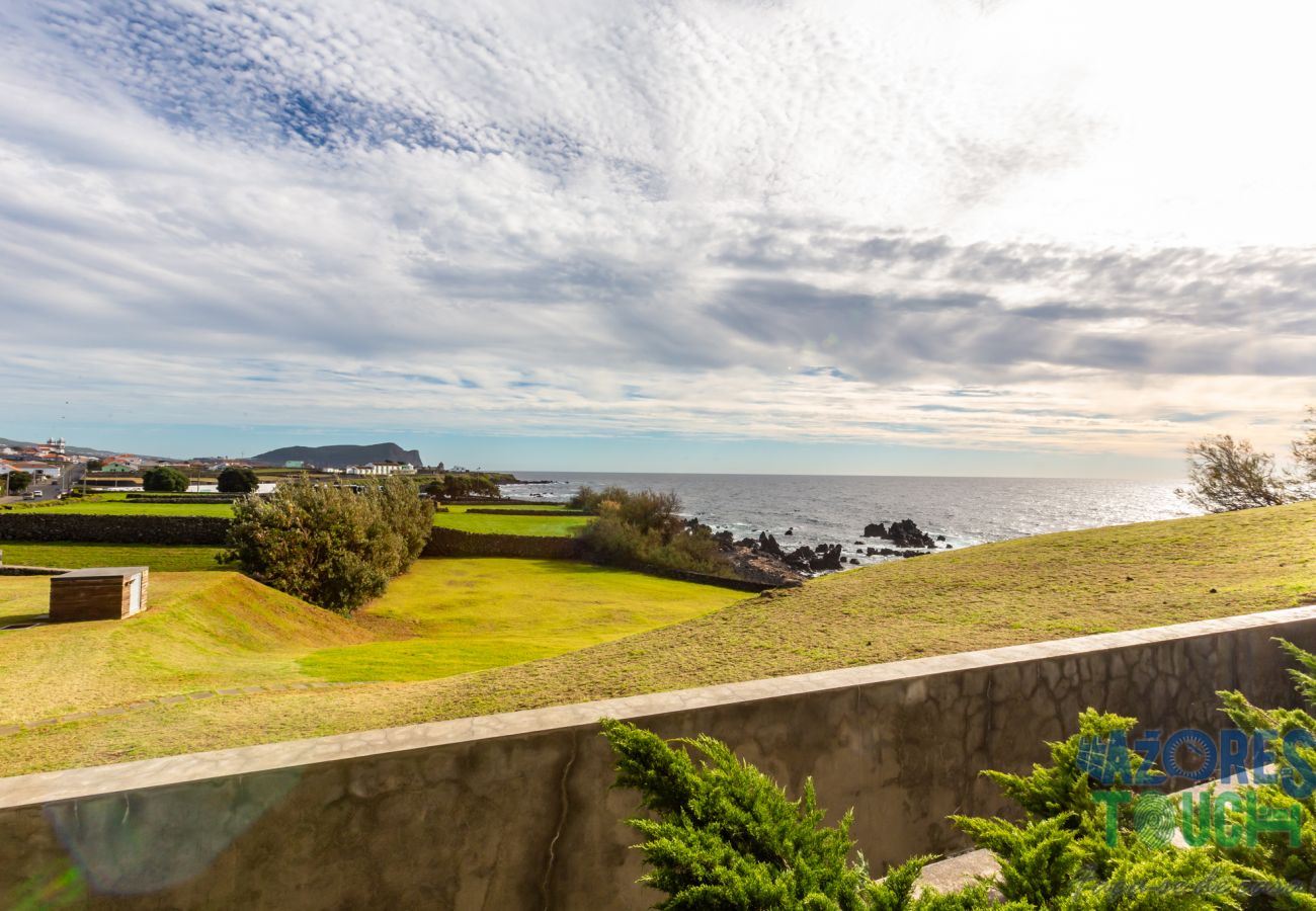 Apartamento em São Mateus da Calheta - Quinta do Mar - Watch The Sun Rise Over The Ocean Apartamento em São Mateus da Calheta - Quinta do Mar - Watch The Sun Rise Over The Ocean