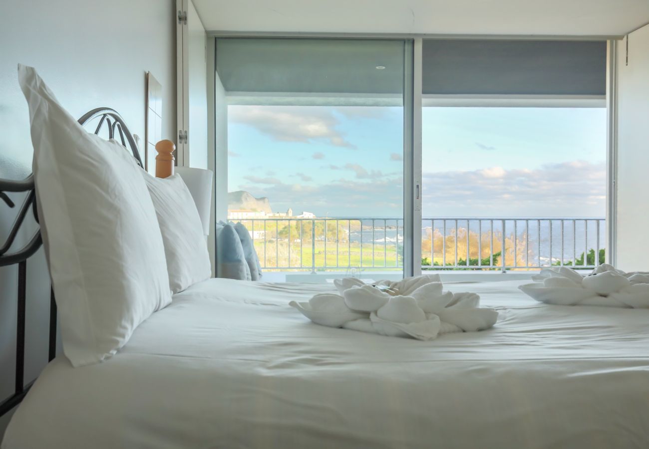 Apartamento em São Mateus da Calheta - Quinta do Mar - Watch The Sun Rise Over The Ocean Apartamento em São Mateus da Calheta - Quinta do Mar - Watch The Sun Rise Over The Ocean