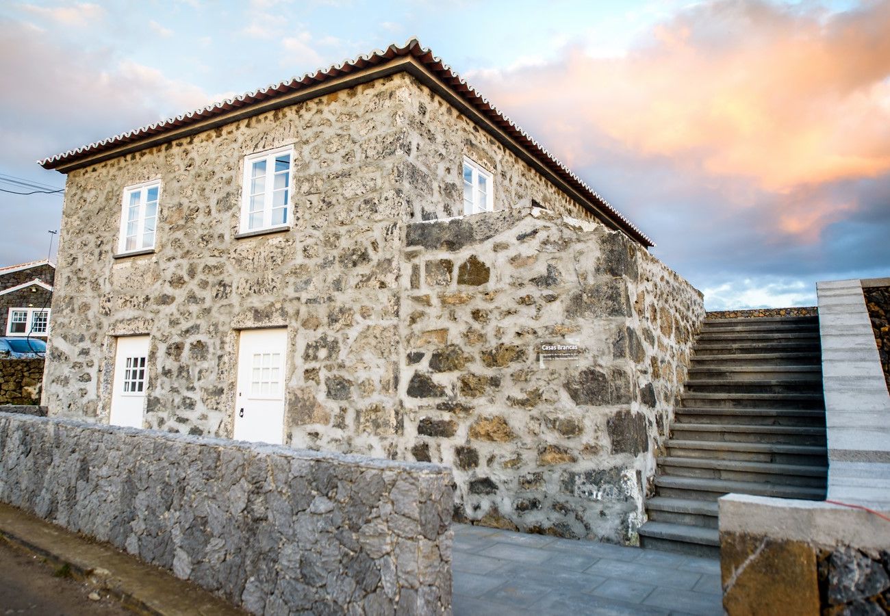 Cottage in Cinco Ribeiras - Casa Branca da Sociedade