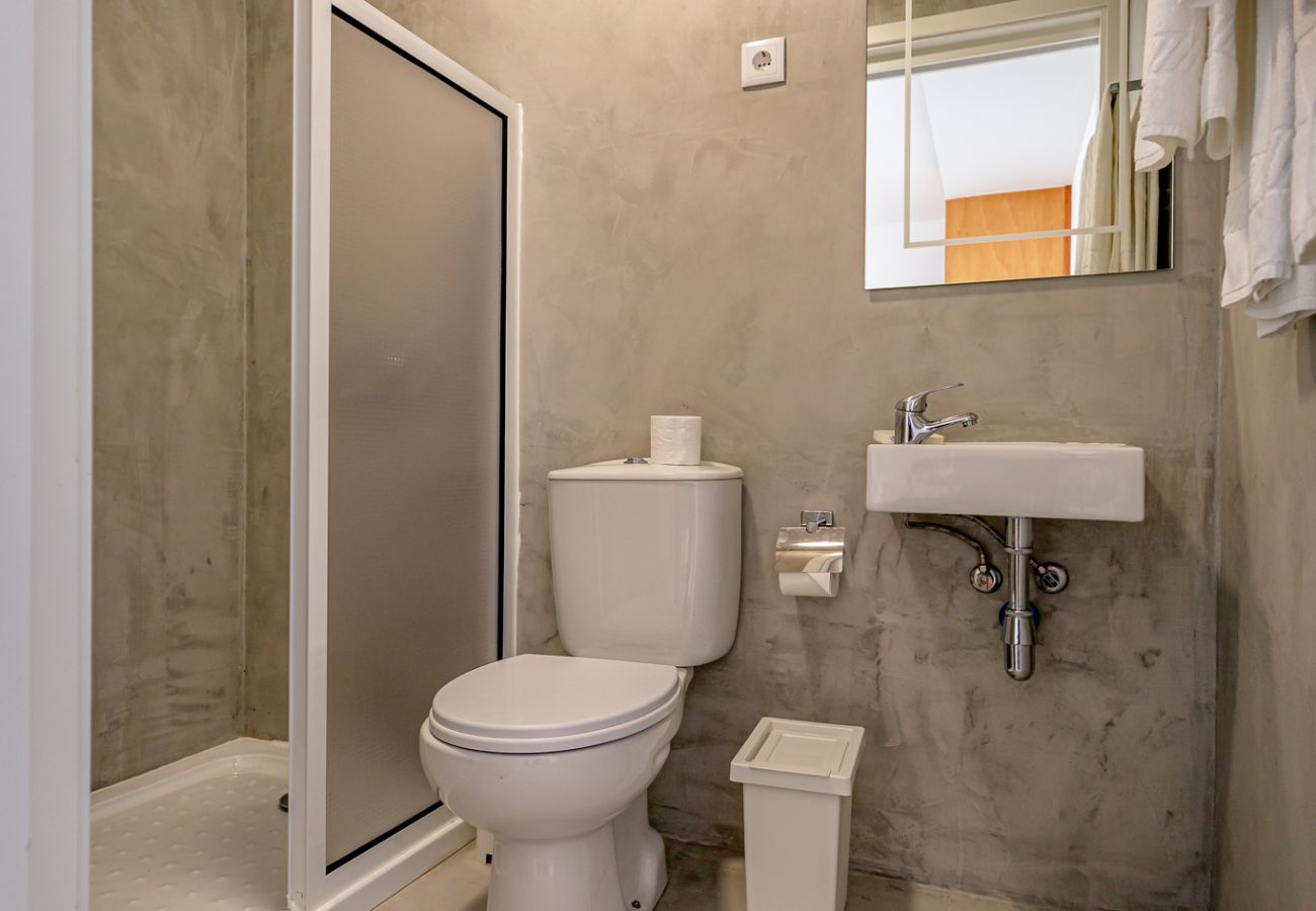 Rent by room in São Mateus da Calheta - Casa dos Calços - Anexo 1 Rent by room in São Mateus da Calheta - Casa dos Calços - Anexo 1