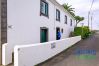 Rent by room in Lajes - Hospedaria Casa D'Avó Quarto 1 - Triplo Rent by room in Lajes - Hospedaria Casa D'Avó Quarto 1 - Triplo